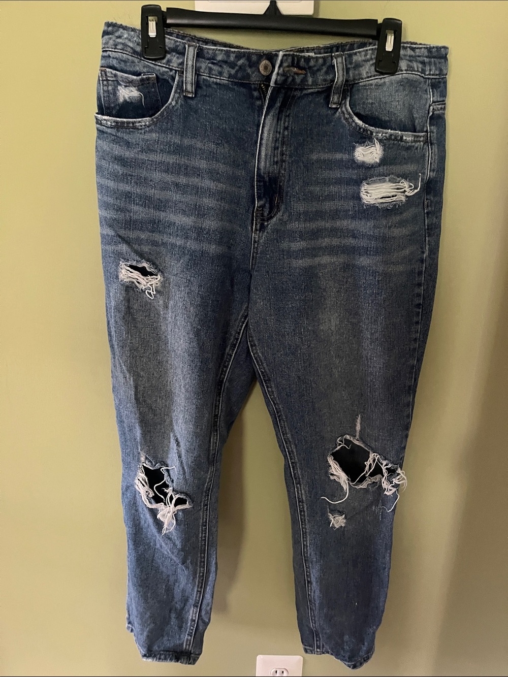 Vervet Denim Distressed Medium-Dark Wash Jeans. Size 30.